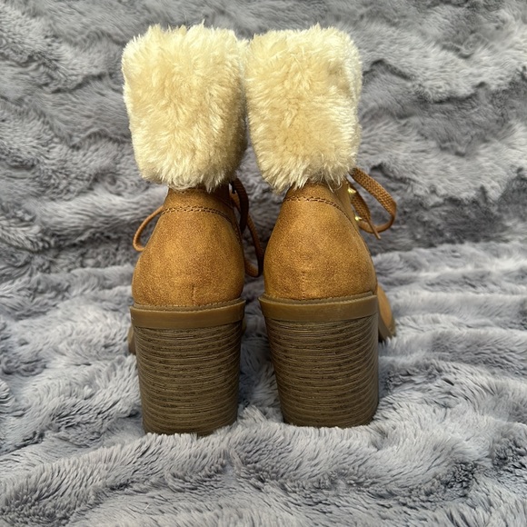 Adorable GUESS boots - Picture 5 of 5